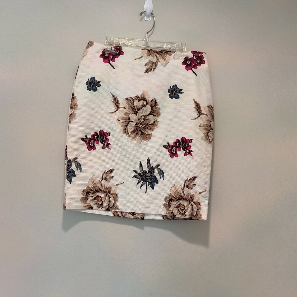 Ann Taylor Pencil Skirt Size 4P NWT